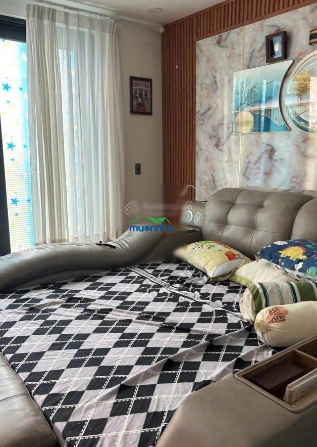 Định cư bán gấp villa cao cấp 145m2 (7.8x20) - 3 tầng - gần mercedes - cv làng hoa 15.x tỷ còn tl - 2
