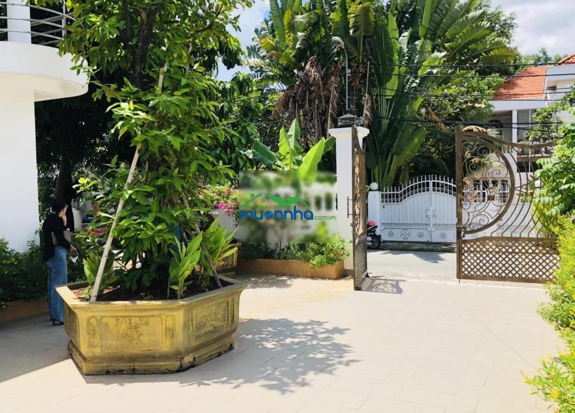 Bán villa sân vườn 356m2 đầy đủ nội thất 56.2 tỷ. nhánh đường nguyễn văn hưởng, thảo điền quận 2 - 4
