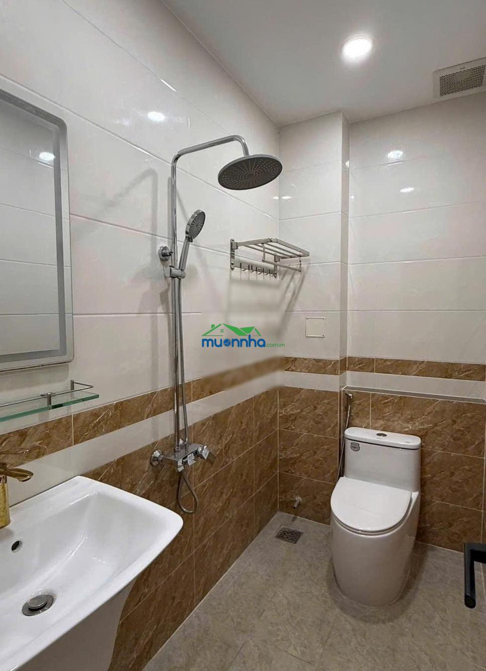 Ra bắc bán gấp nhà nguyễn hữu cảnh p22 bình thạnh. 4tỷ29/80,1m2 gần landmark 81. đang cho thuê 28tr - 2