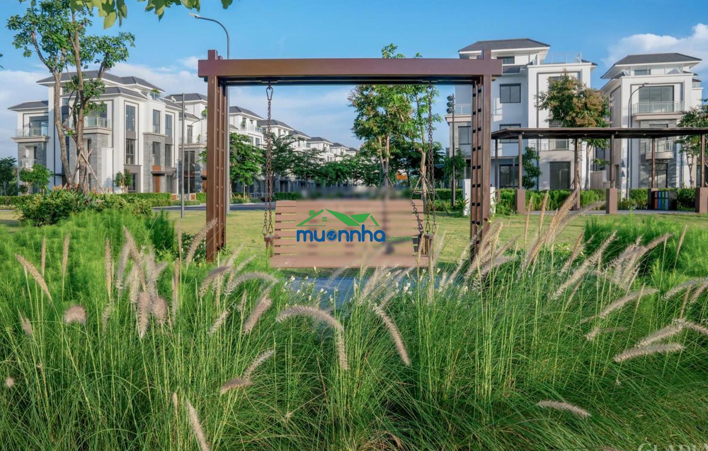 Nhà phố liên kế vườn 41,052 tỷ full đầy đủ nội thất đường 25m. nhà mới 100% mua trực tiếp cđt