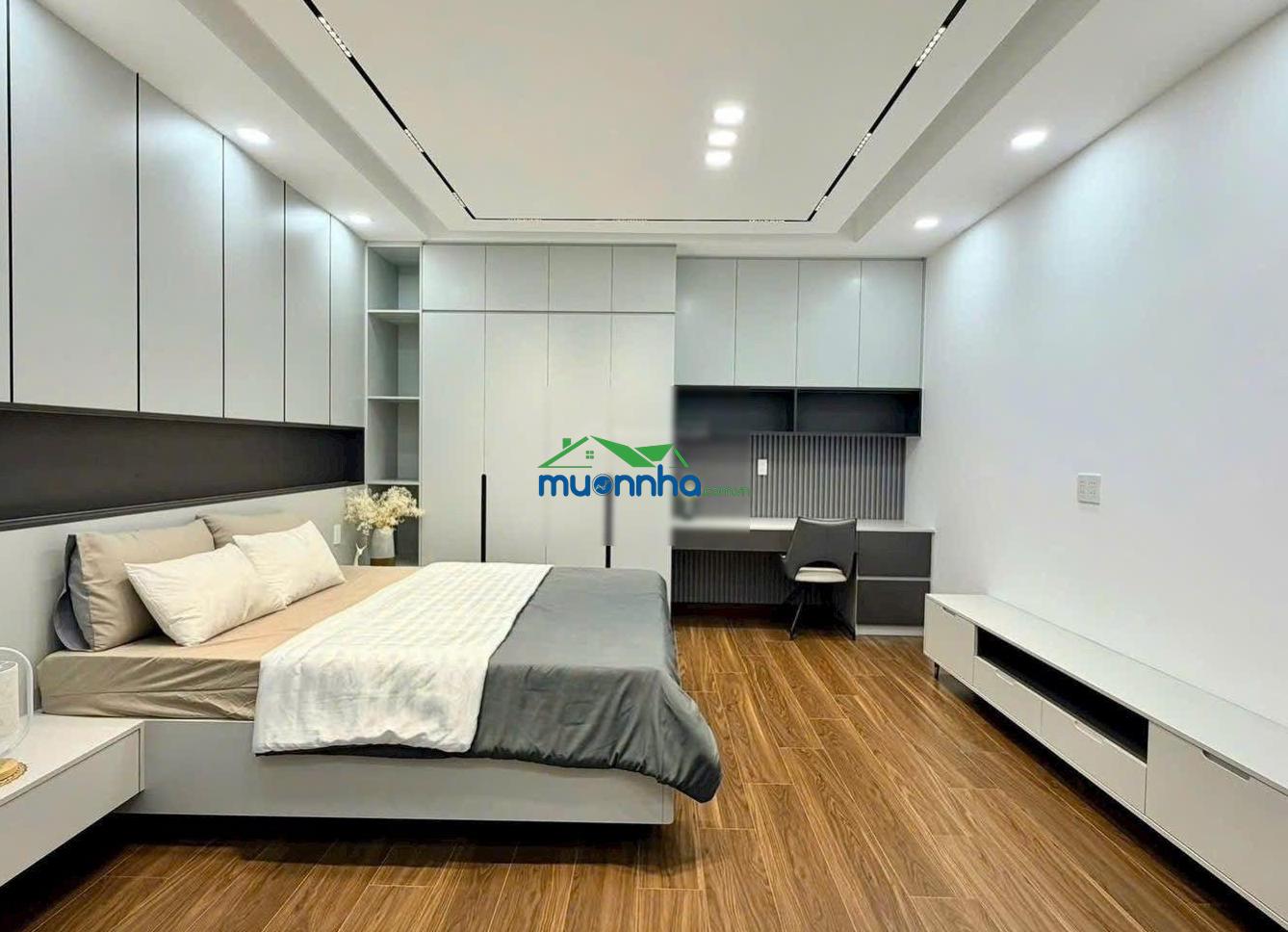 Quá đã quá mê với căn nhà có sân vườn cực hiếm, cổng 120m2 - ngang 4mx24m nở hậu 8.2m, trệt 2 lầu