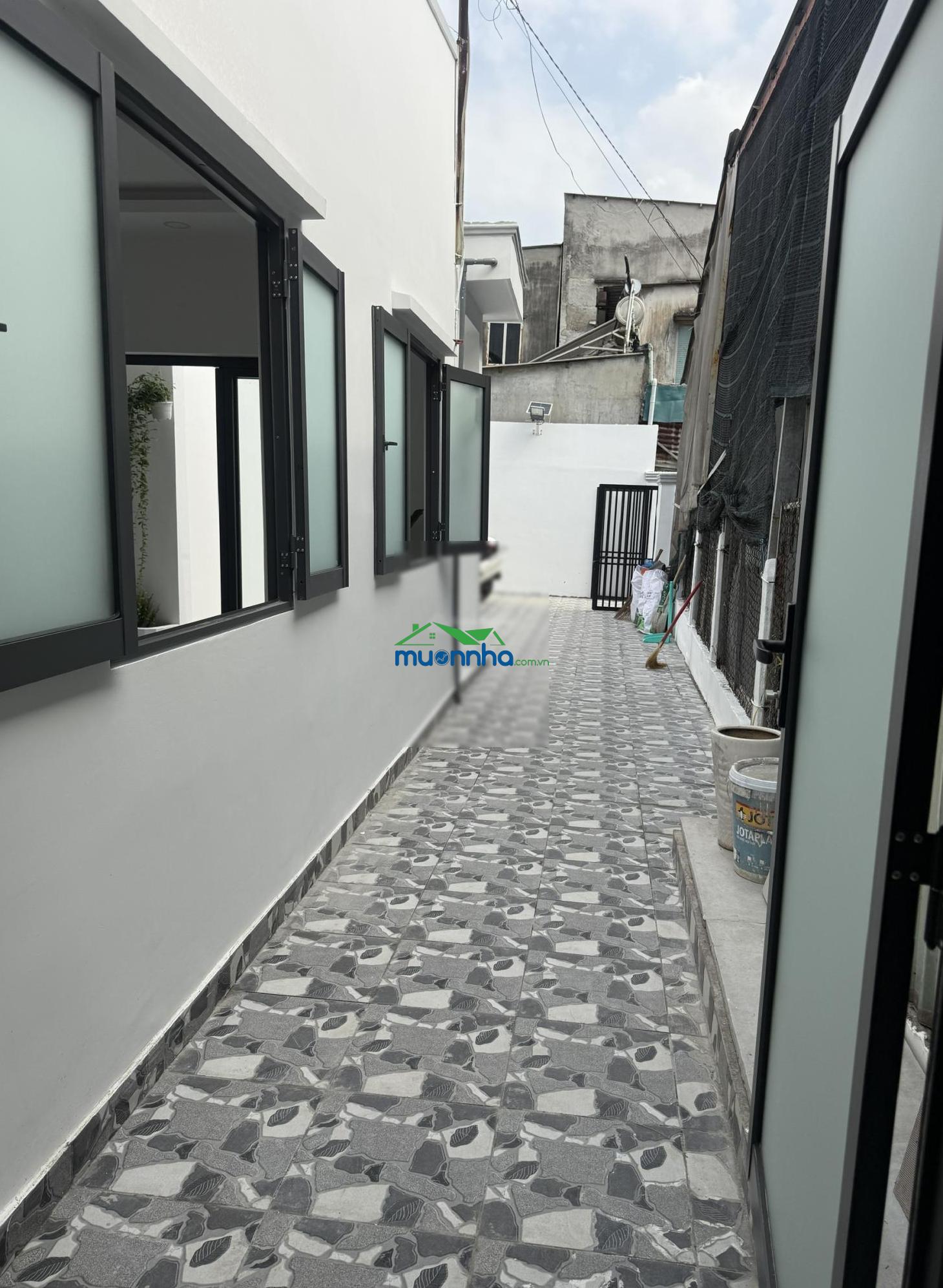 Nhà sát quốc lộ 13 cần ra để giải quyết việc gia đình - 3