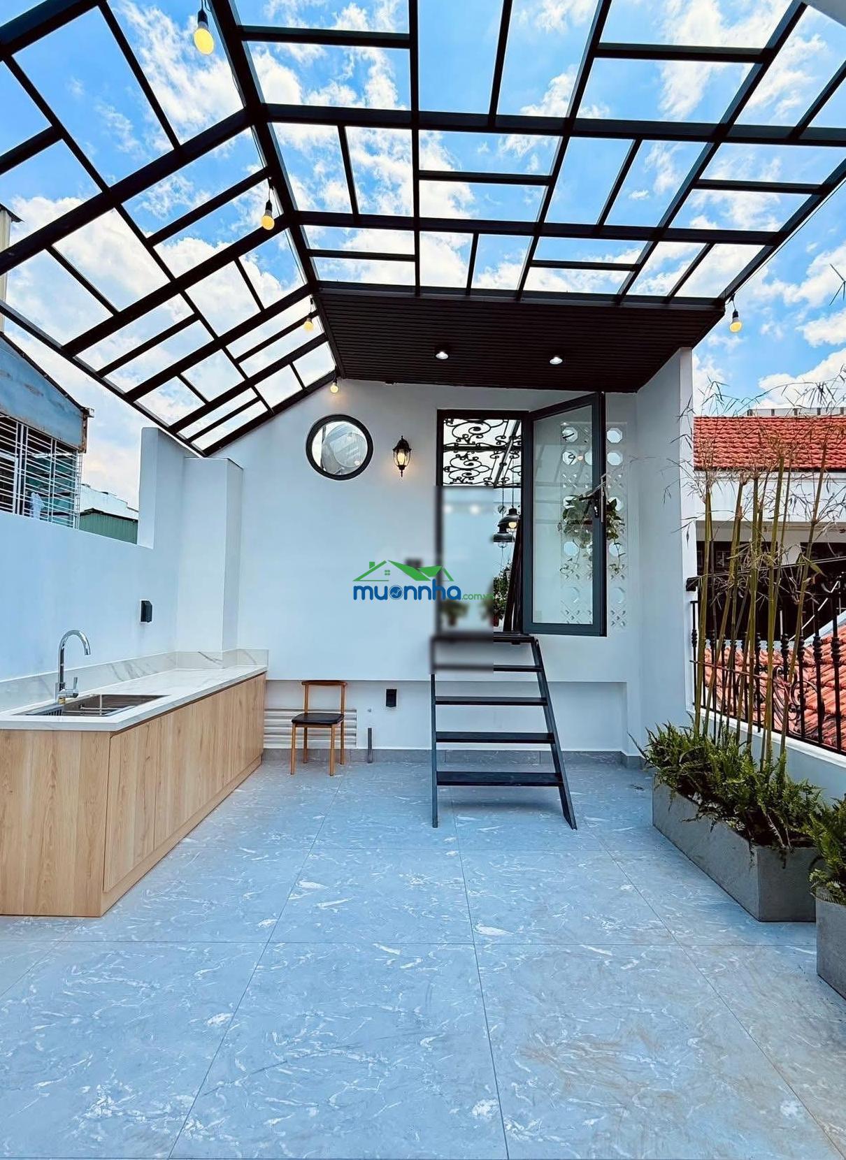 Bán nhà ngay đại học luật đường số 13, thủ đức.giá:5,28tỷ/ 60m2. 3 lầu. sổ hồng riêng pháp lý chuẩn