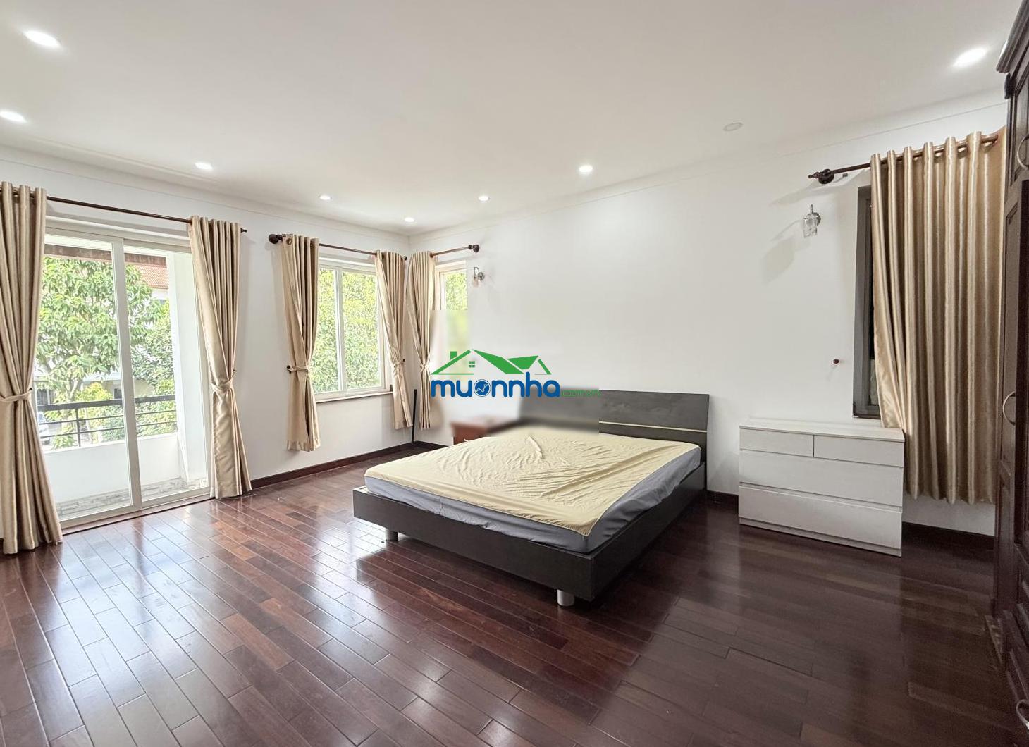 Cho thuê villa đẹp 300m2 tại oasis kế siêu thị aeon mall bình dương. lh: 0986 196 *** - 3