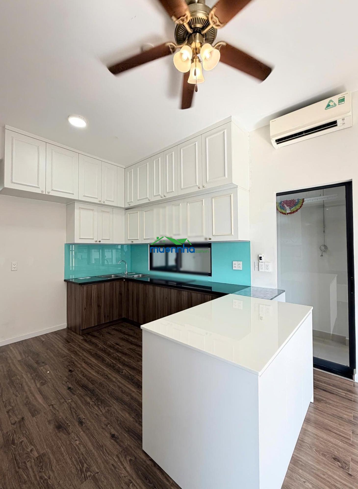 Cho thuê 2pn 2wc mizuki park với 3 máy lạnh, 1 máy nước nóng, tủ, ở liền. 10,5 triệu/ tháng