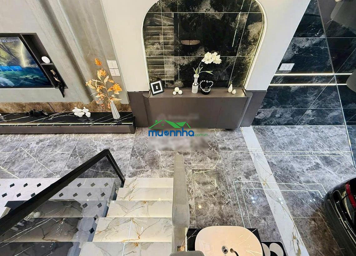 Chủ bán gấp 2,2 tỷ. nhà 42,3m2 gần vạn hạnh mall. xây 1 trệt 2 lầu - sân thượng, đường vô 5m