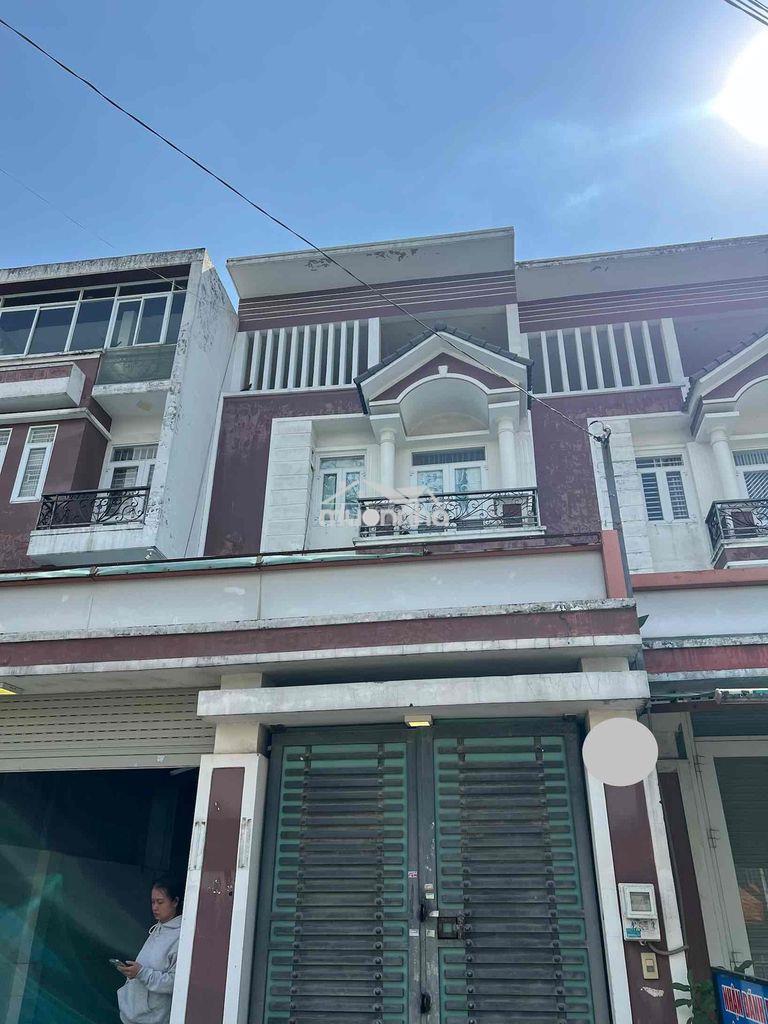 Cho thuê nhà sân rộng đậu 2 chiếc ôtô dt 7x16 1trệt 3lầu 4pn 5wc