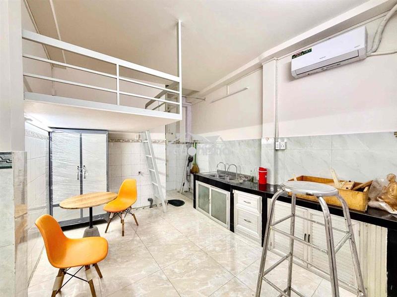 Cho thuê trọ giá rẻ 25m2 có nội thất mặt tiền hồ bá kiện quận 10