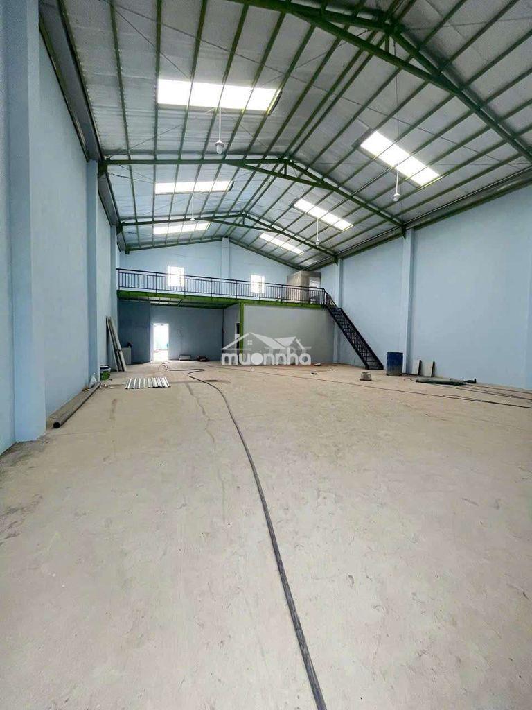Cần cho thuê kho xưởng bà điểm hm .dt 500m xe tải 10 tần giá 35 triệu