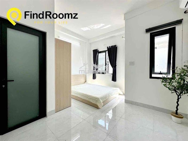 Studio 35m2 trống sẵn có ban công thang máy ngay vòng xoay dân chủ