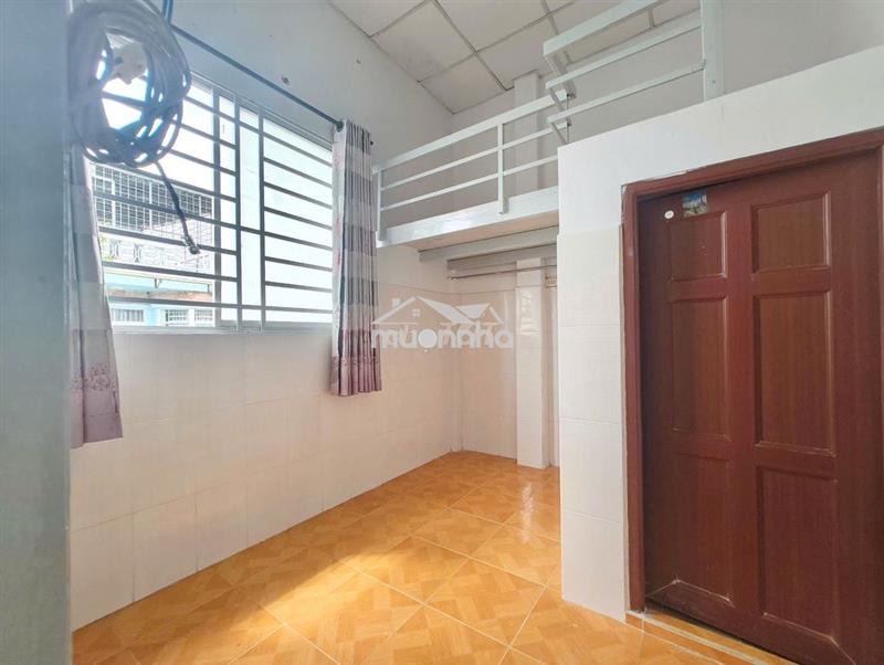 Sẵn nhiều phòng gác rộng rãi