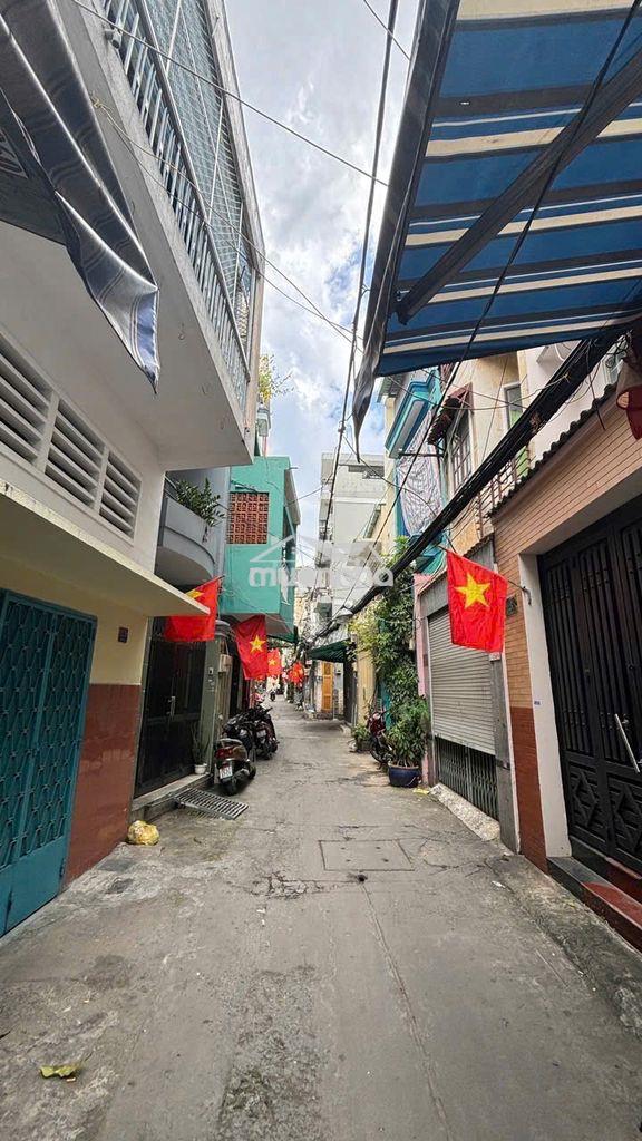Bán căn nhà nát tại đường lý chí thắng, lô góc 2 mặt tiền, hẻm xe hơi