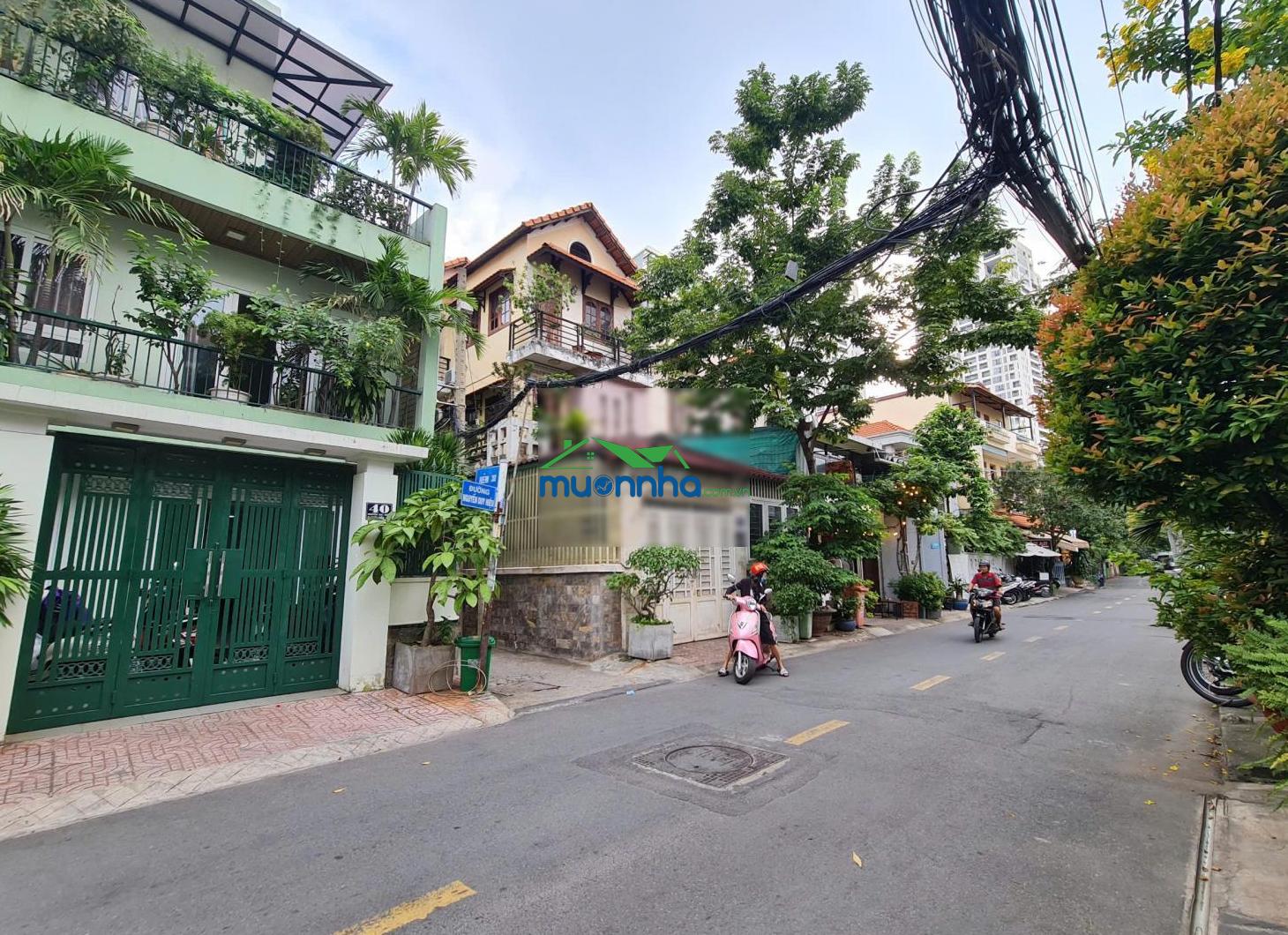 Chủ ngộp về 16.8 tỷ bán gấp: nhà gần phố đi bộ xuân thủy: 6x23m, 140m2, 3 tầng. đường rộng 12m, 2mt