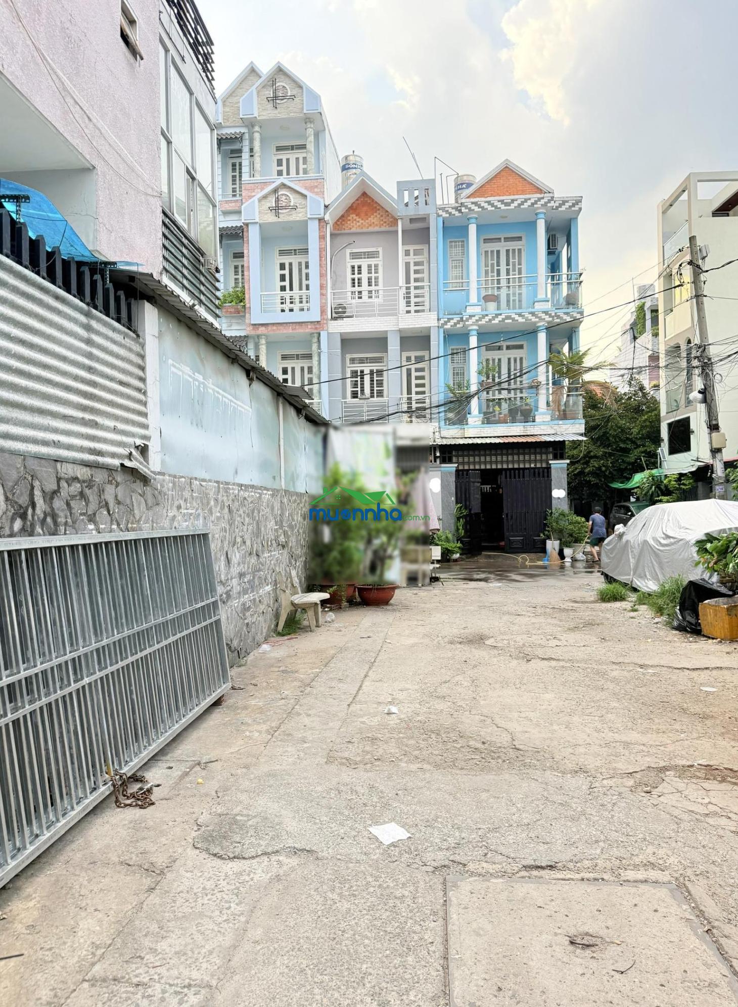 Bán gấp căn nhà 9 phòng ngủ, có thể cải tạo thêm 6 phòng ngủ, nhà 4 tầng, 5m*20m, đường 8m
