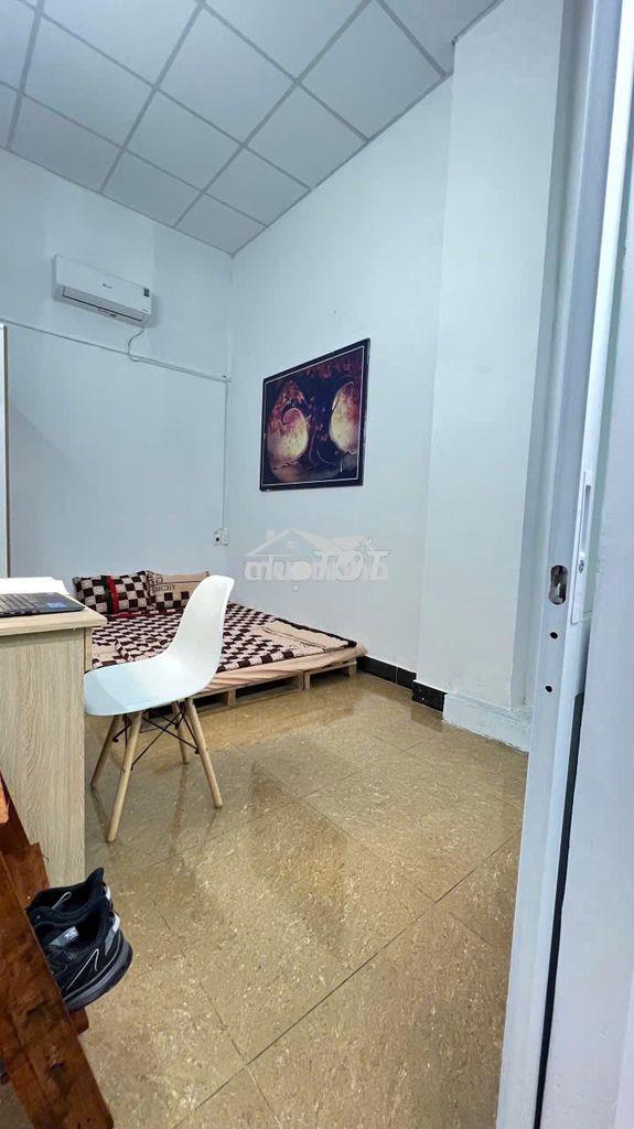Phòng máy lạnh  - tách bếp giá - ngay ngã ba đông quang