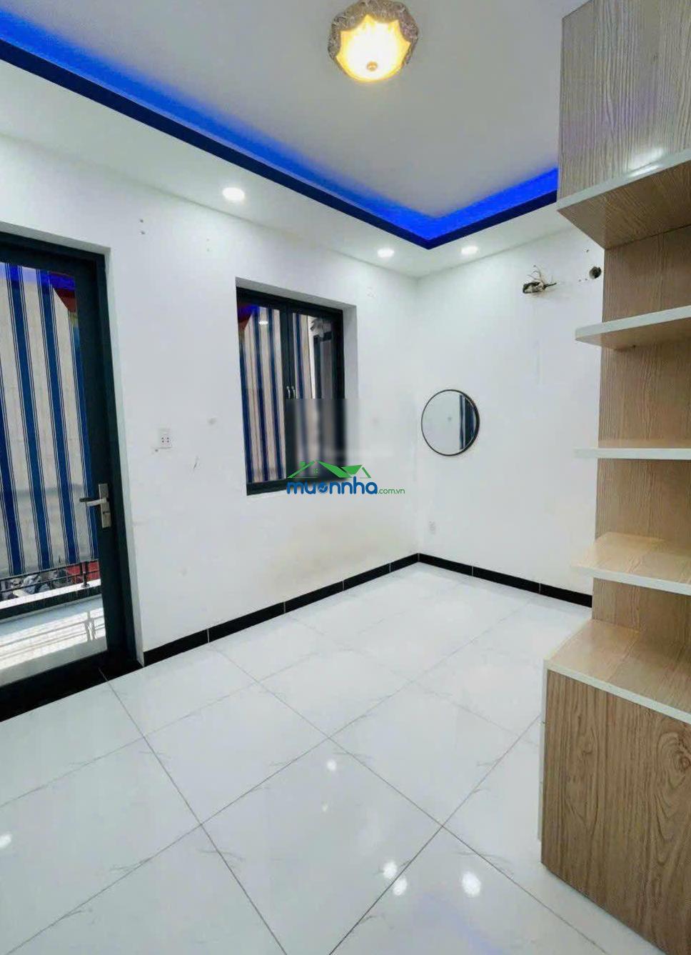 Giảm 600tr còn 4,2 tỷ, nhà 3 tầng, khu phân lô, đường ô tô thông, sổ hoàn công.