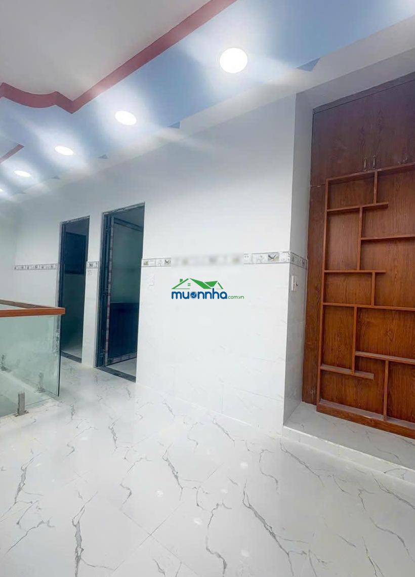 Nhà 1 trệt 1 lửng, ngay chợ tam bình, giá 4,8 tỷ.