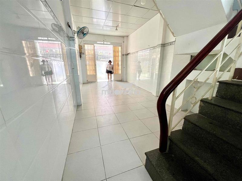 Cho thuê nhà 1 trệt 1 lầu 2pn + 3wc , 1pk - gần ga sài gòn quận 3
