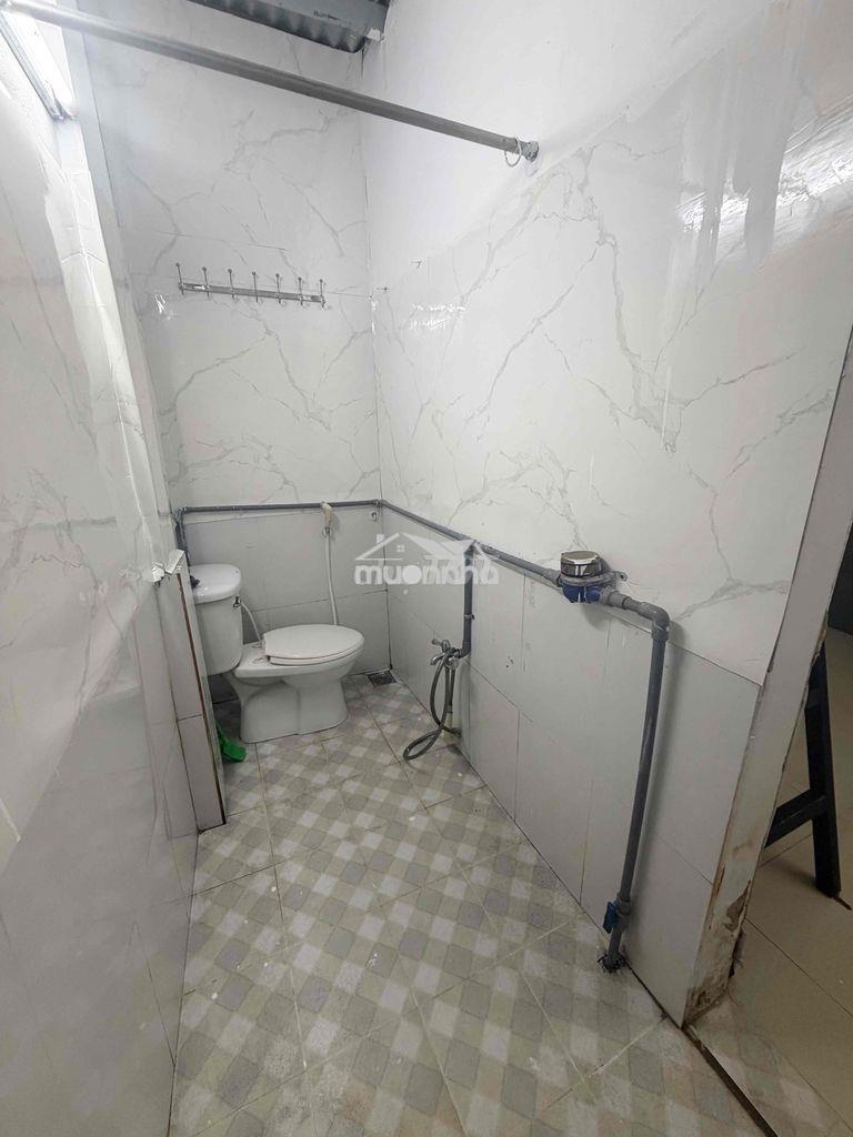 Phòng tầng trệt - gác lững - tolet riêng - hẽm rộng xe tải - an ninh - 3