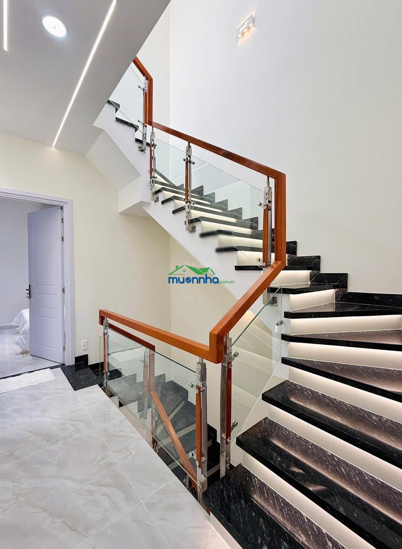 Bán nhà xô viết nghệ tĩnh, bình thạnh, gần đh ngoại thương - 61.5m2. shr, hẻm thông - 2