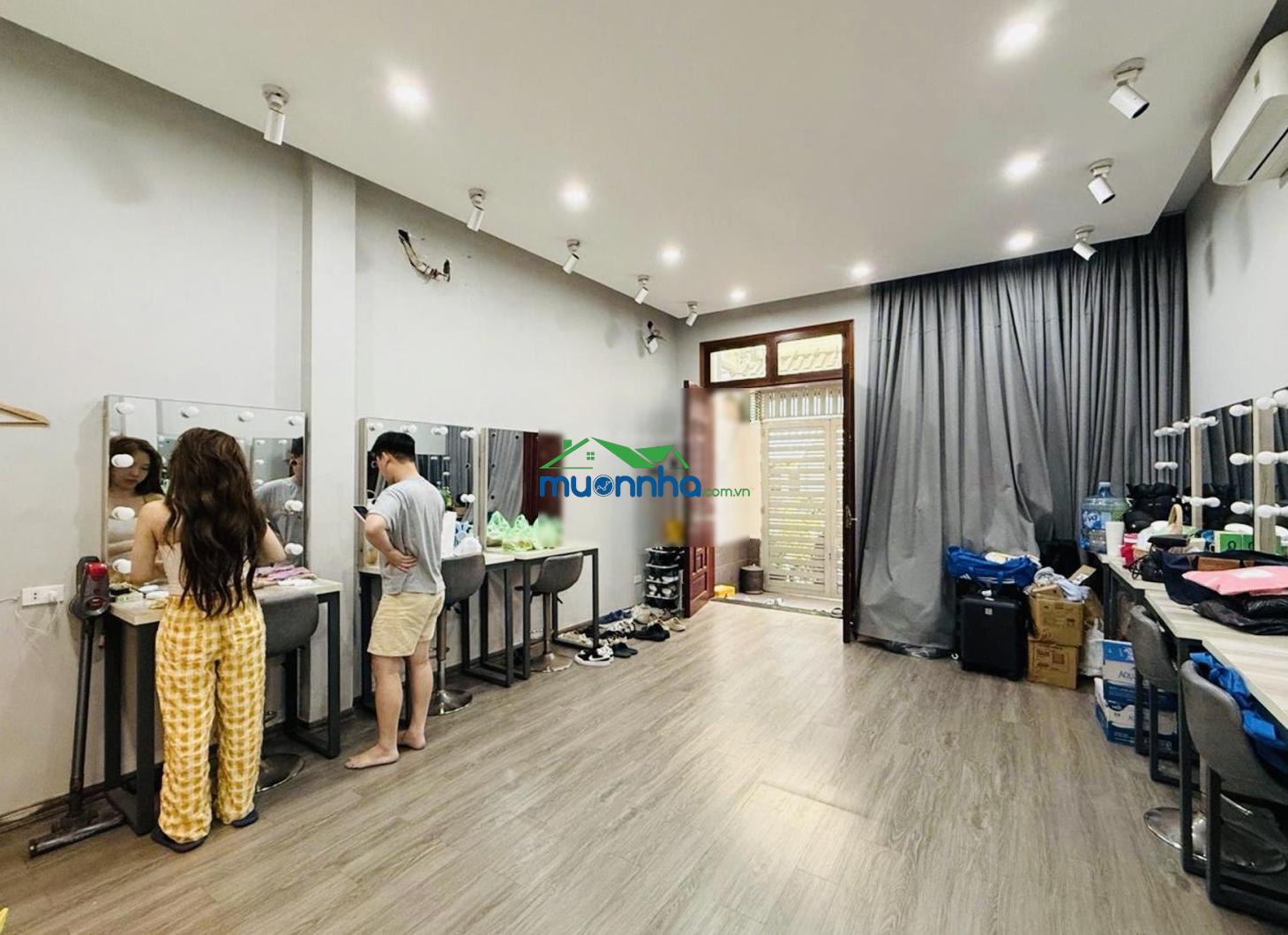 Bán nhà 3 tầng hẻm nhựa 5m - tại tt quận 1 đường cống quỳnh - 65m2 bán chỉ 19,5 tỷ. - 2