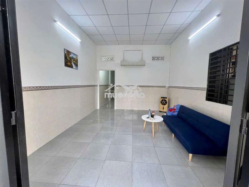 Nhà hẻm oto, dt 100m2, 3 phòng ngủ. dọn vào ở ngay