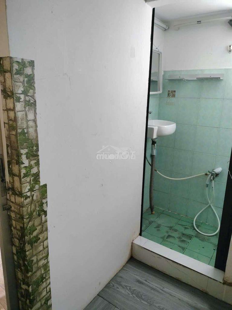 Nhà cho thuê gần chợ kinh doanh p3 q11 - 3