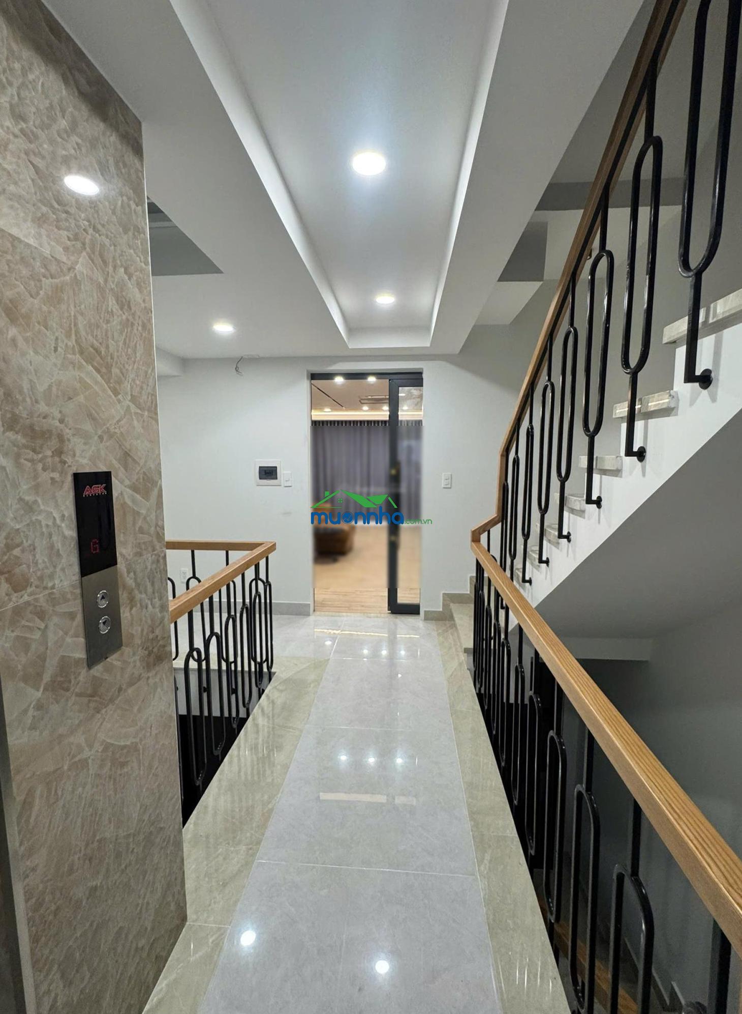Định cư bán gấp nhà mới xây 5 tầng, thang máy, 4.6x 19m, hxh ngay uỷ ban gv, giá chỉ 12. x tỷ