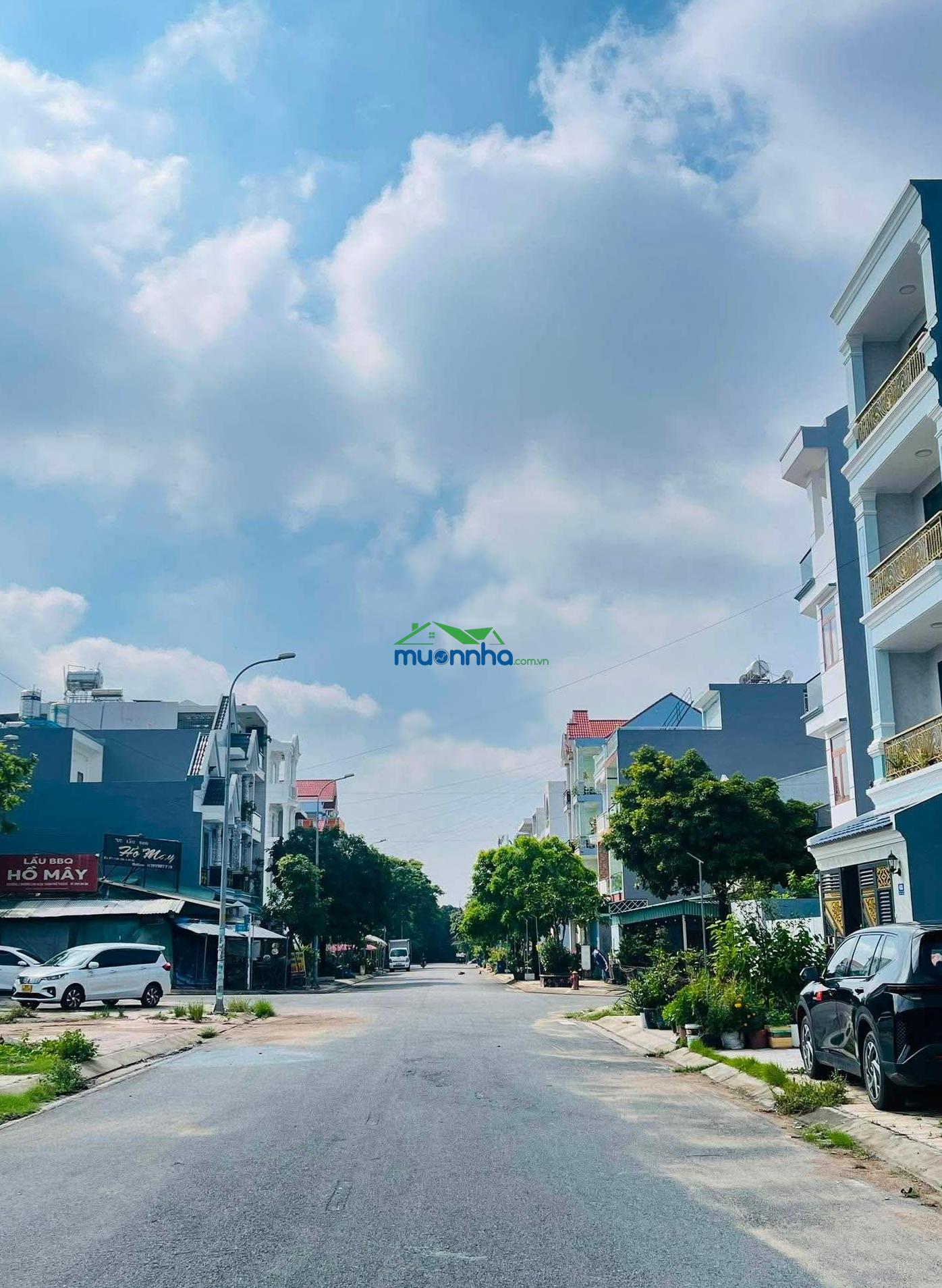 Bán gấp đất tặng dãy trọ cũ 8.5x14m 117m2 đường tải né nhau, full thổ. được xd 1 trệt 1 lửng, 2 lầu - 2