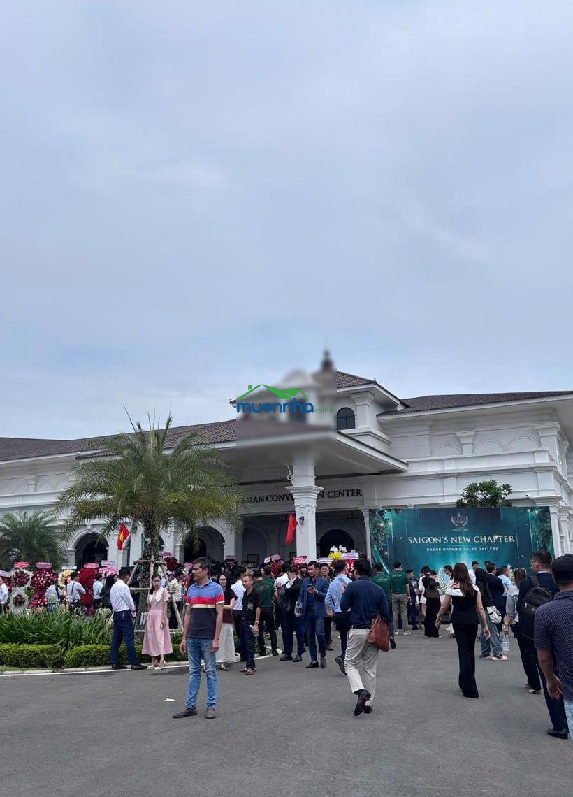 Biệt thự ngang khủng 8m có sân vườn riêng cá tính, trệt 3 lầu, mặt tiền 13m, sát trường học - cv