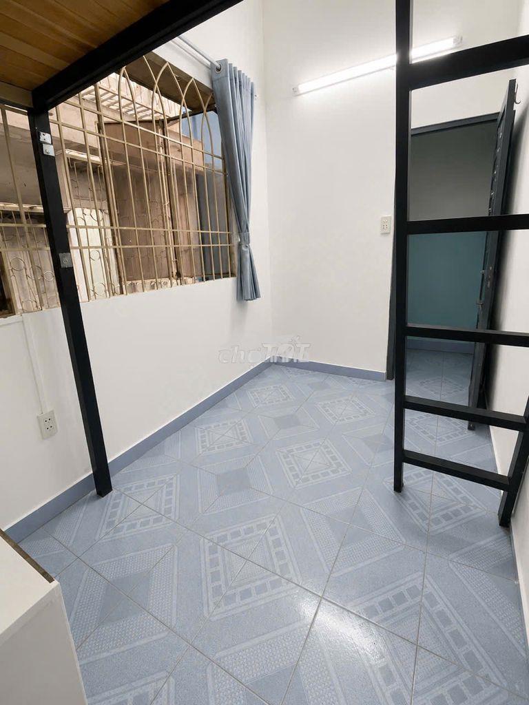 Phòng trọ gác cao cửa sổ trời to giá rẻ gần đh hùng vương