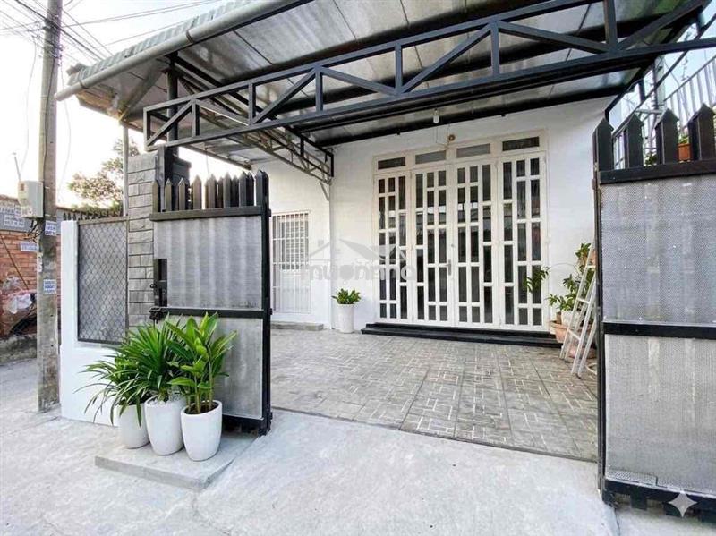 Nhà căn góc trệt lầu gần cafe koi, dt 7x16 giá 7tr5 (nhà mới).