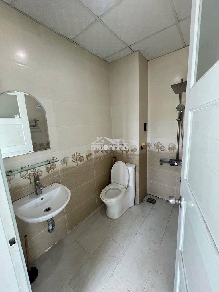 - Giáp q7, đh mở, tđt, rmi , cửa sổ trời, rộng, thoáng mát . - 4