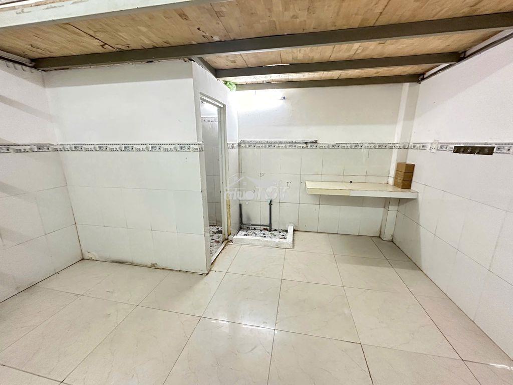 Cho thuê phòng trọ giá rẻ gác cao cực thoáng ở đình phong phú, quận 9 - 4
