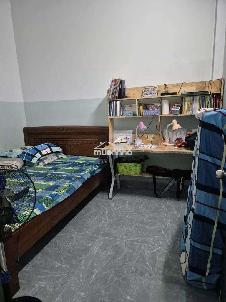 Bán nhà cấp 4 200m2 có 6 phòng trọ phía sau vừa ở cho thuê xe hơi 5m