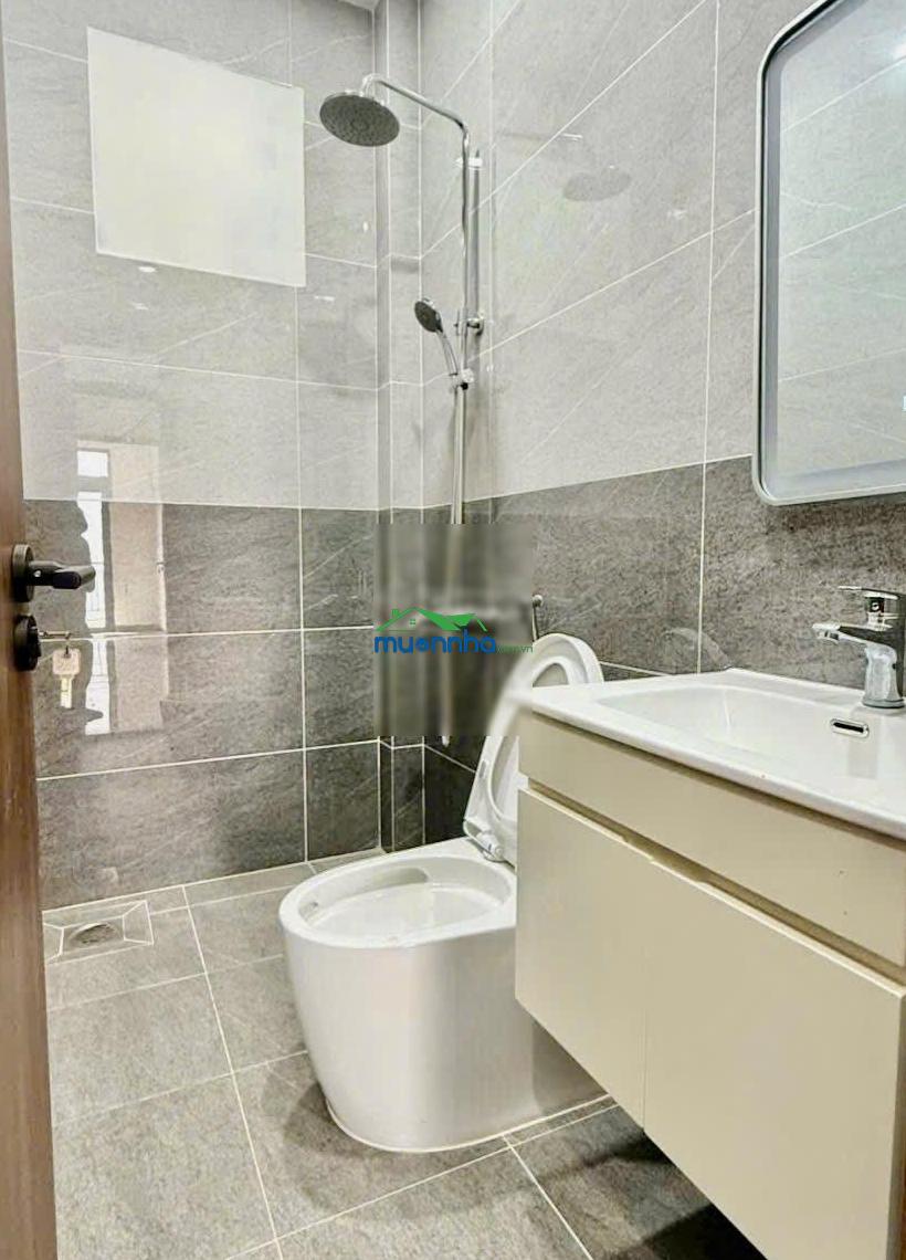 - Nhà 5 tầng - dt 50m- ngang 4,30m2 - cực đẹp kế bên trường đh maketing lã xuân oai - 4