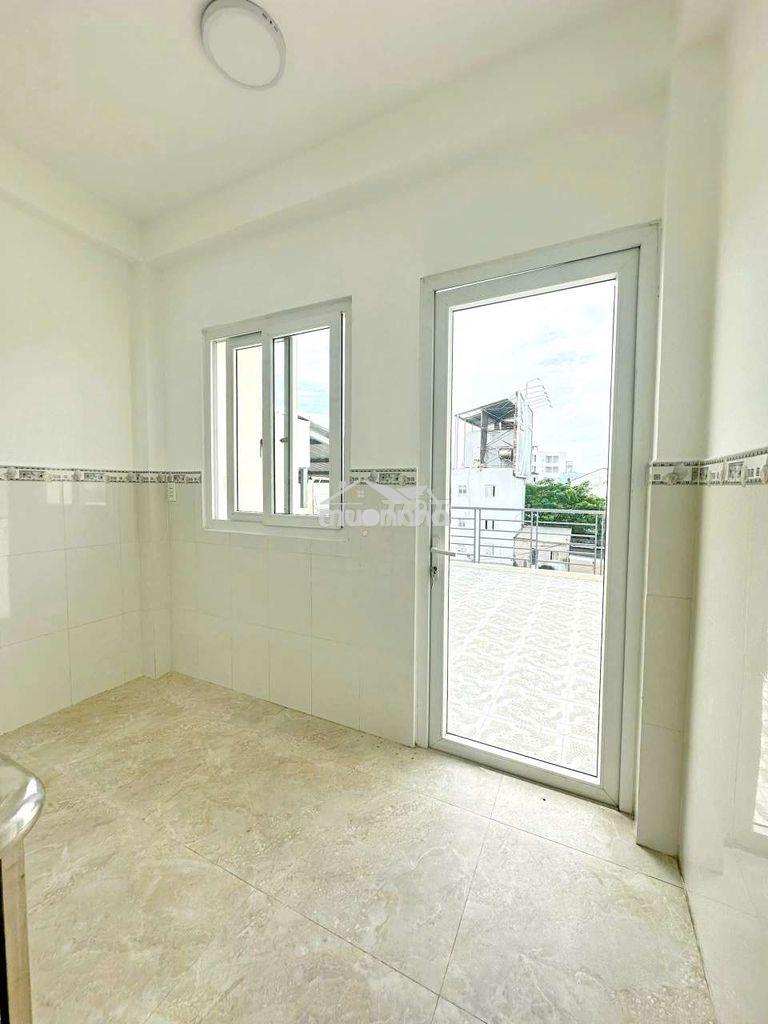 Nhà hẻm gần đường lớn