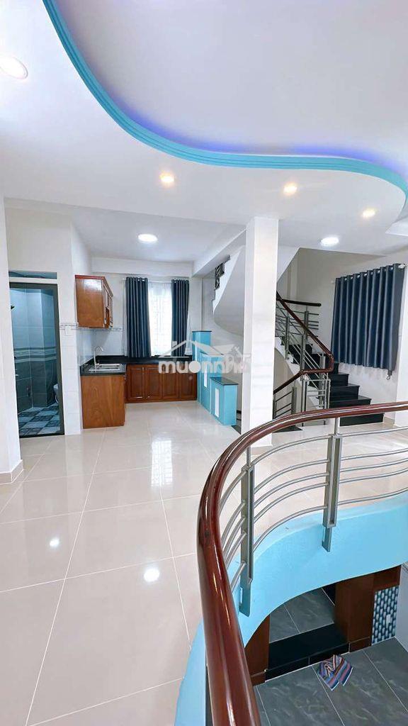 Nhà đẹp 5 tầng hẻm 3m thông không quy hoạch q4