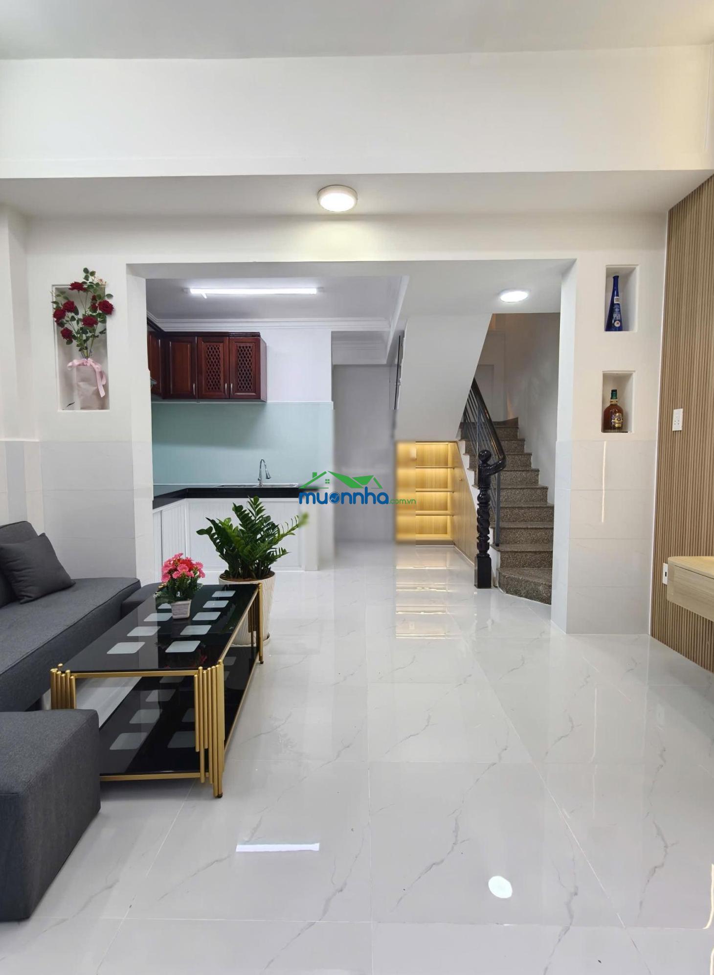 Hiếm phan văn trị, 4pn, gần phạm văn đồng emart, sân để xe rộng, đi bộ đón taxi, có sân thượng - 2
