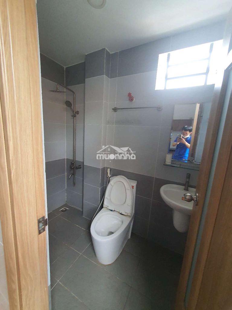 Căn phòng wc, bếp, máy lạnh, tủ lạnh, trung tâm thủ đức_ quận 9