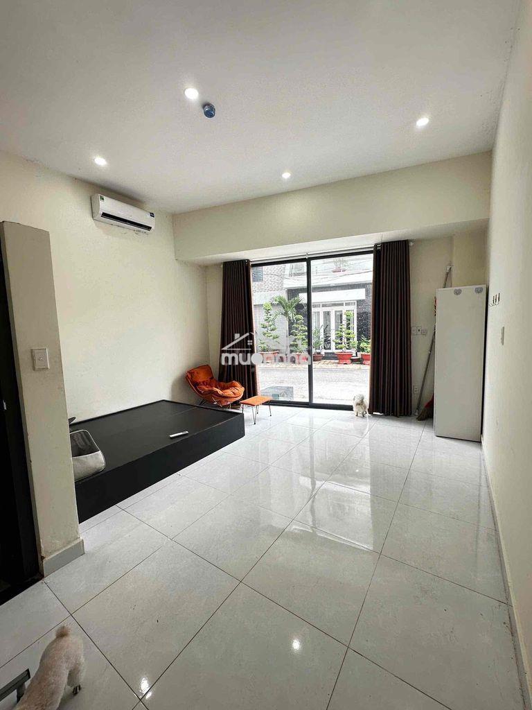 Căn hộ có sân trước ngay lê văn việt