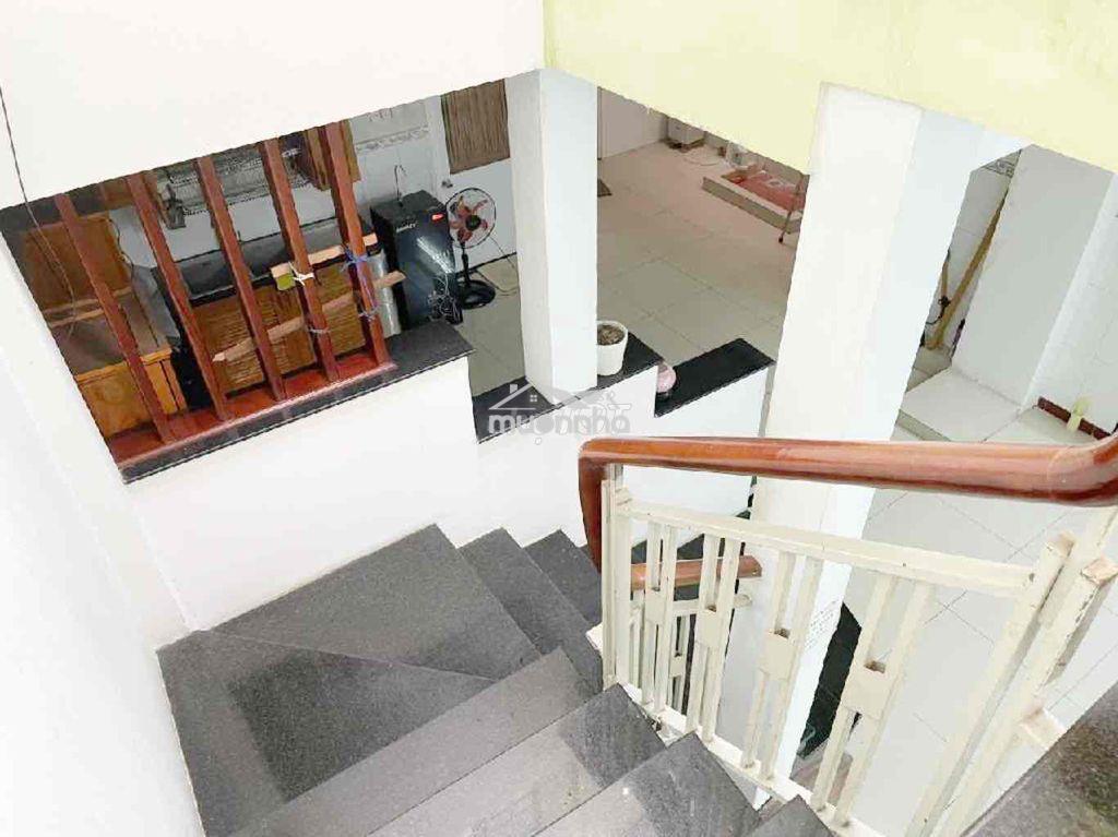 Bán nhà sát quận 5. dt: 106m2, ngan 5,6m, thu nhập 20tr tháng - 3