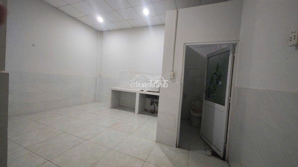 Nhà cấp 4 mới dt 4 x24m hẻm đht 11  giá 7tr/tháng - 2