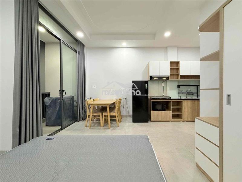 Studio ban công ngay mặt tiền đường hoàng văn thụ