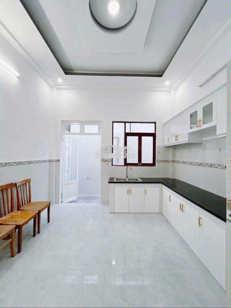 Nhà 3 tầng gồm 6 phòng ngủ ban công trước sau rất hiếm. - 4