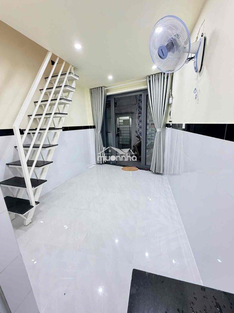 Nhỉnh 2 tỷ nhà 3 tầng(3x4) 2pn 3wc quận bình thạnh giáp quận 1