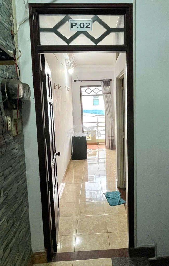 Phòng có ban công dành cho nữ đầy đủ tiện nghi
