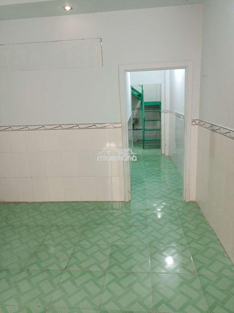Nhà nguyên căn một trệt một lầu tận kiểng q7