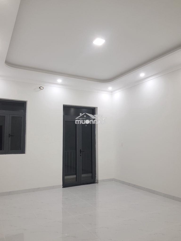 Phòng master nhà nguyên căn, ban công, cửa sổ, mới, an ninh, thoáng