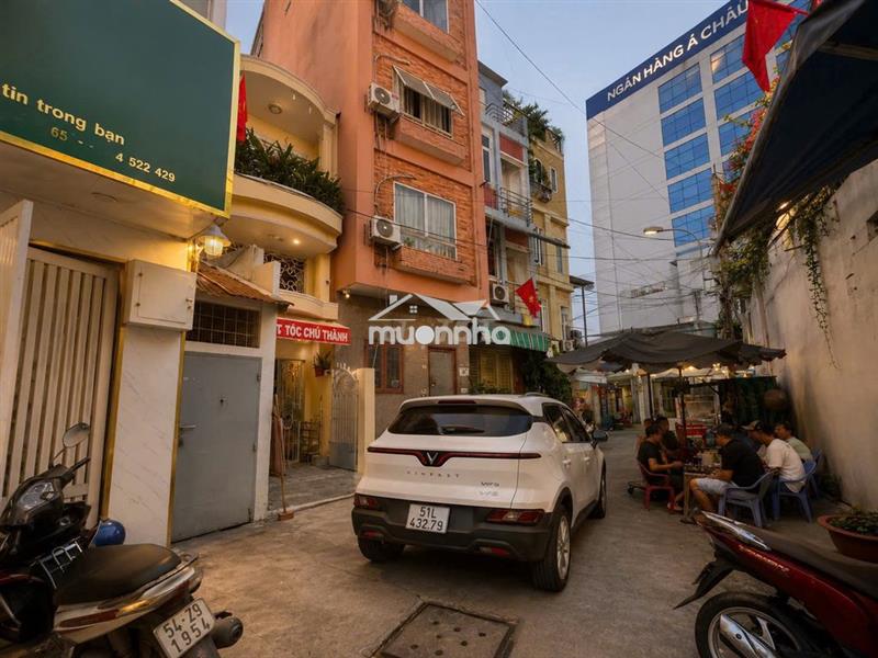 Nhà quận 1 hẻm xe tải full nội thất